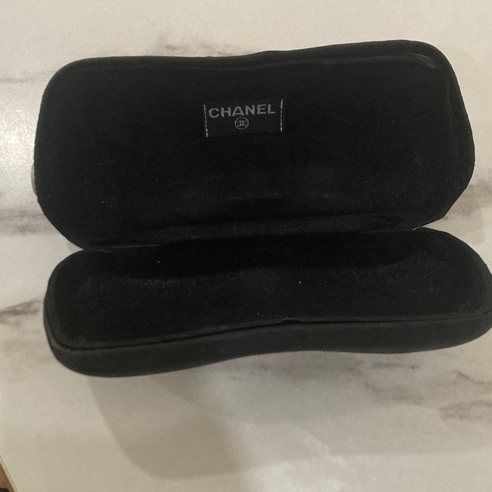 CHANEL Elegant Black Eyewear Case - Picture 4 of 11